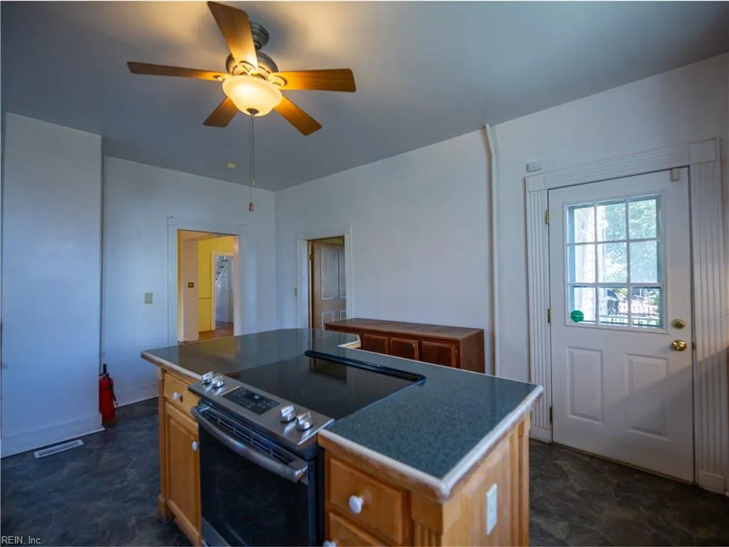 Portsmouth, Virginia 23704, United States, 4 Bedrooms Bedrooms, ,3 BathroomsBathrooms,Residential,Active,99105