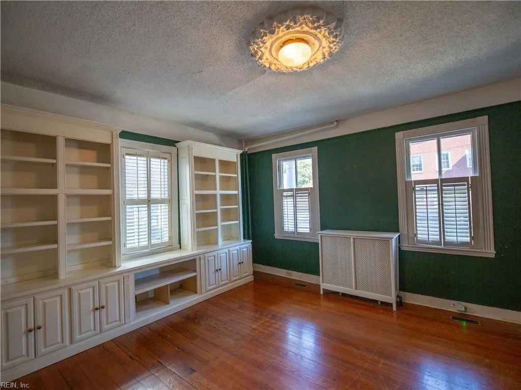 Portsmouth, Virginia 23704, United States, 4 Bedrooms Bedrooms, ,3 BathroomsBathrooms,Residential,Active,99105