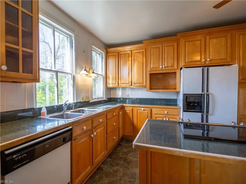 Portsmouth, Virginia 23704, United States, 4 Bedrooms Bedrooms, ,3 BathroomsBathrooms,Residential,Active,99105