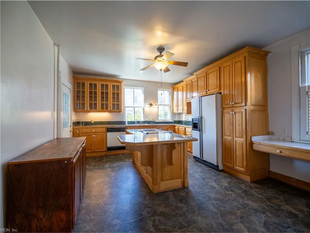 Portsmouth, Virginia 23704, United States, 4 Bedrooms Bedrooms, ,3 BathroomsBathrooms,Residential,Active,99105