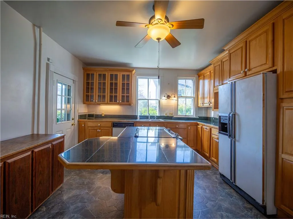 Portsmouth, Virginia 23704, United States, 4 Bedrooms Bedrooms, ,3 BathroomsBathrooms,Residential,Active,99105