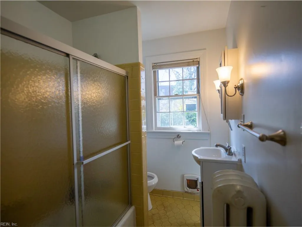 Portsmouth, Virginia 23704, United States, 4 Bedrooms Bedrooms, ,3 BathroomsBathrooms,Residential,Active,99105