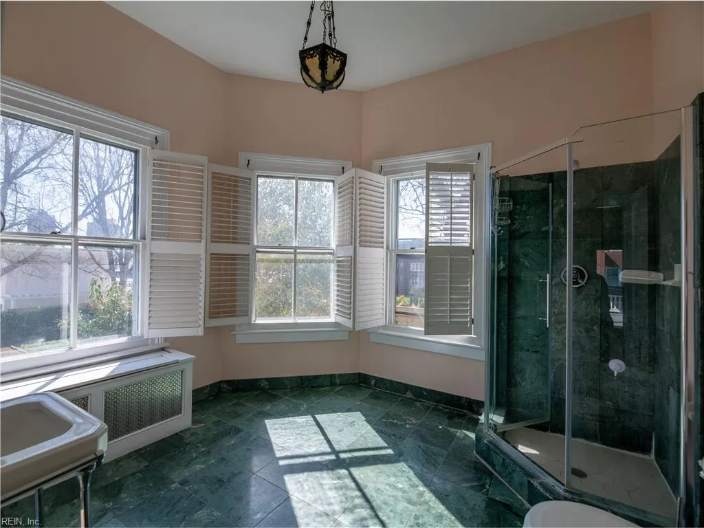 Portsmouth, Virginia 23704, United States, 4 Bedrooms Bedrooms, ,3 BathroomsBathrooms,Residential,Active,99105