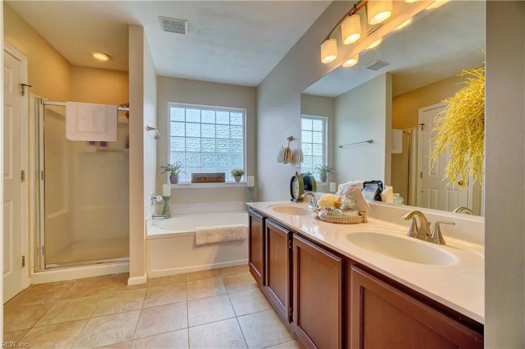 Chesapeake, Virginia 23323, United States, 5 Bedrooms Bedrooms, ,3 BathroomsBathrooms,Residential,Active,176488