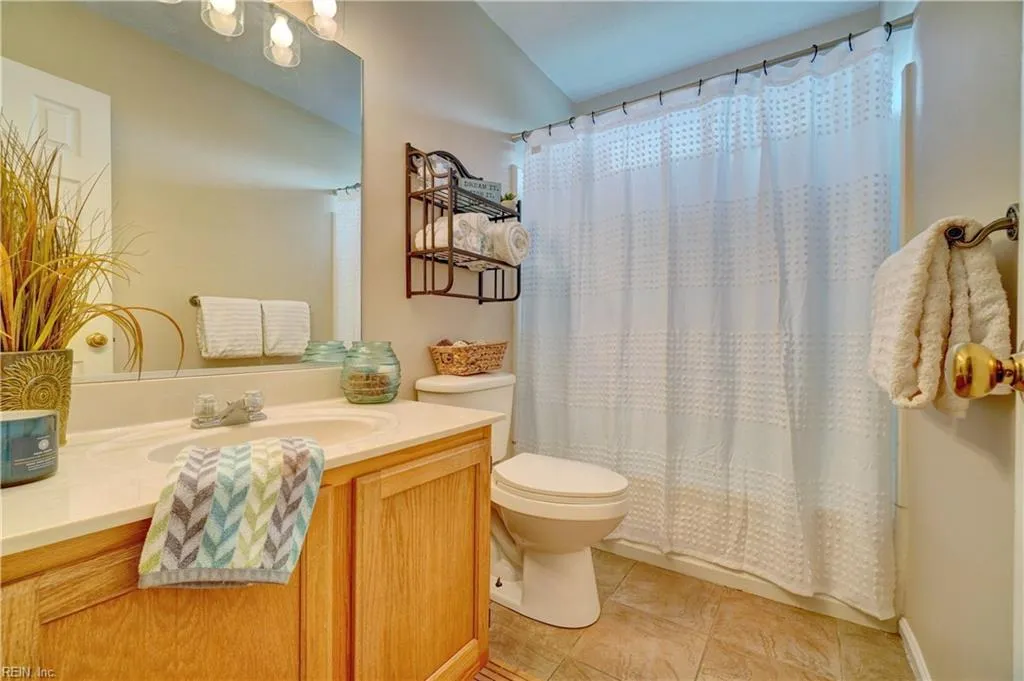 Chesapeake, Virginia 23323, United States, 5 Bedrooms Bedrooms, ,3 BathroomsBathrooms,Residential,Active,176488