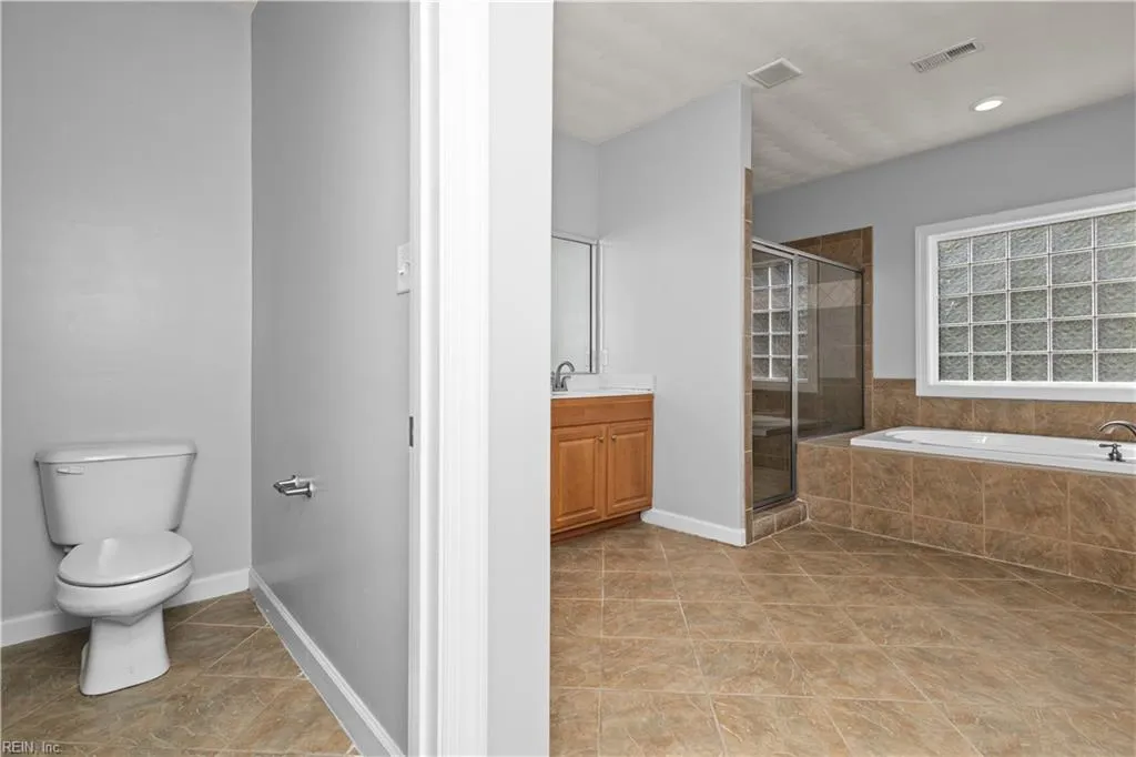 Chesapeake, Virginia 23322, United States, 5 Bedrooms Bedrooms, ,4 BathroomsBathrooms,Residential,Active,242286