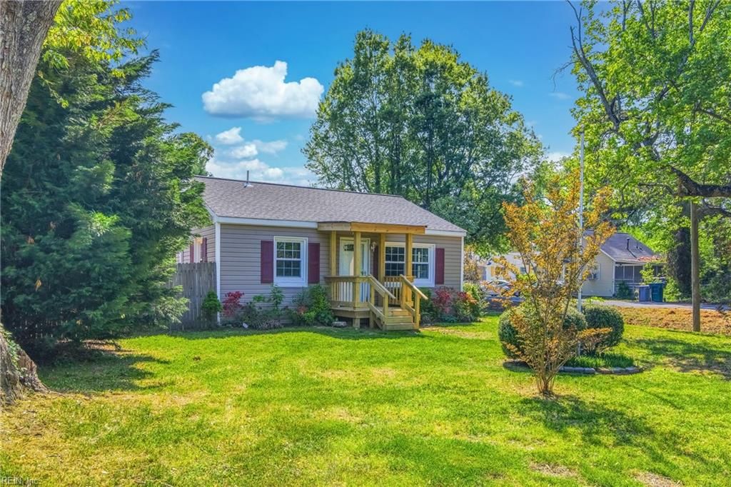 Photo of 317 Richmond Drive, Hampton, VA 23664 (MLS # 10630497)