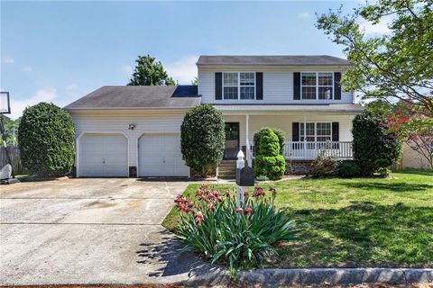 Photo of 13 Belmont Road, Newport News, VA 23601 (MLS # 10630371)