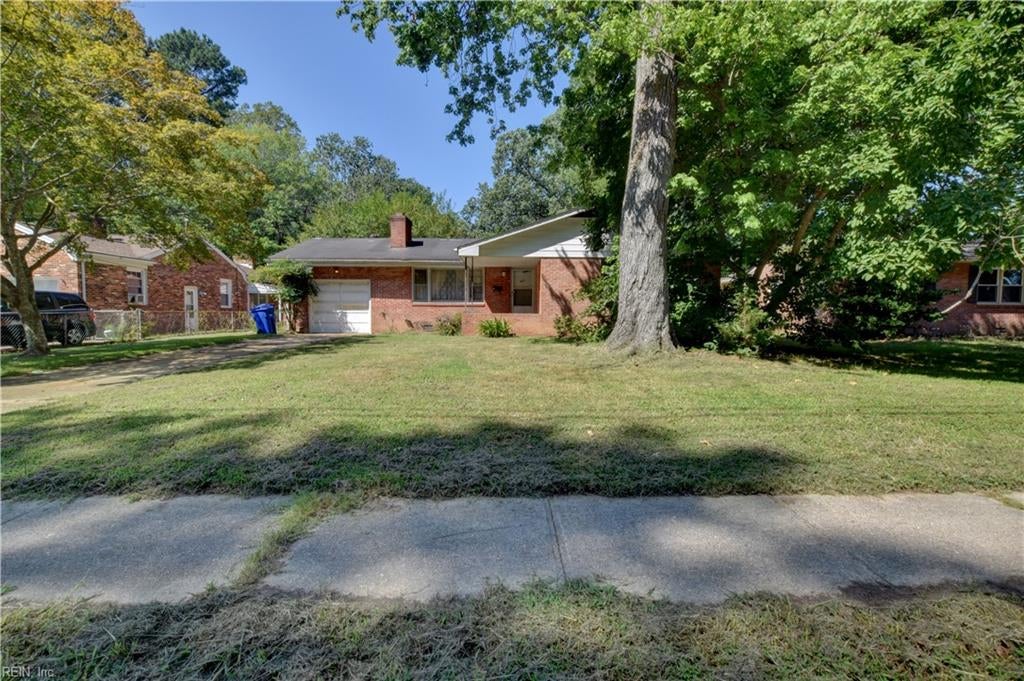 Photo of 865 Lucas Creek Road, Newport News, VA 23608 (MLS # 10652039)