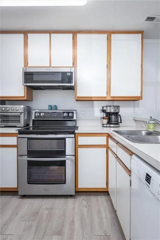 Virginia Beach, Virginia 23464, United States, 2 Bedrooms Bedrooms, ,2 BathroomsBathrooms,Residential,Active,92301