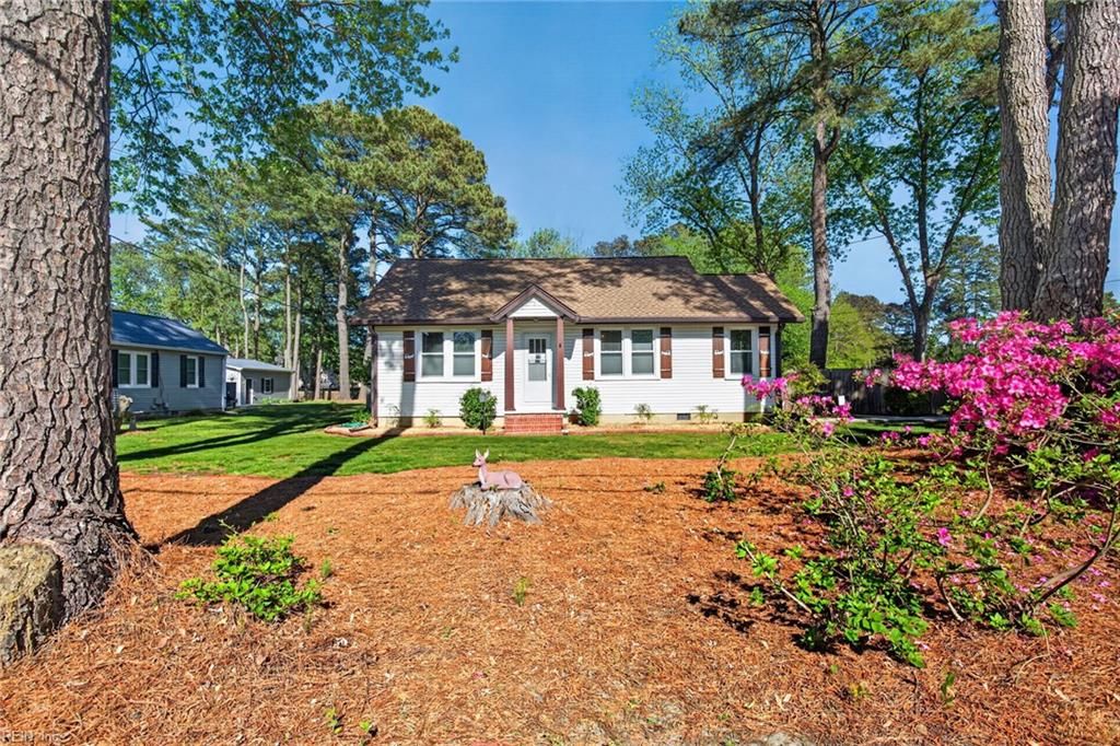 Photo of 77 Bunting Lane, Poquoson, VA 23662 (MLS # 10631516)