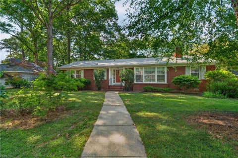 Photo of 317 Central Parkway, Newport News, VA 23606 (MLS # 10648616)