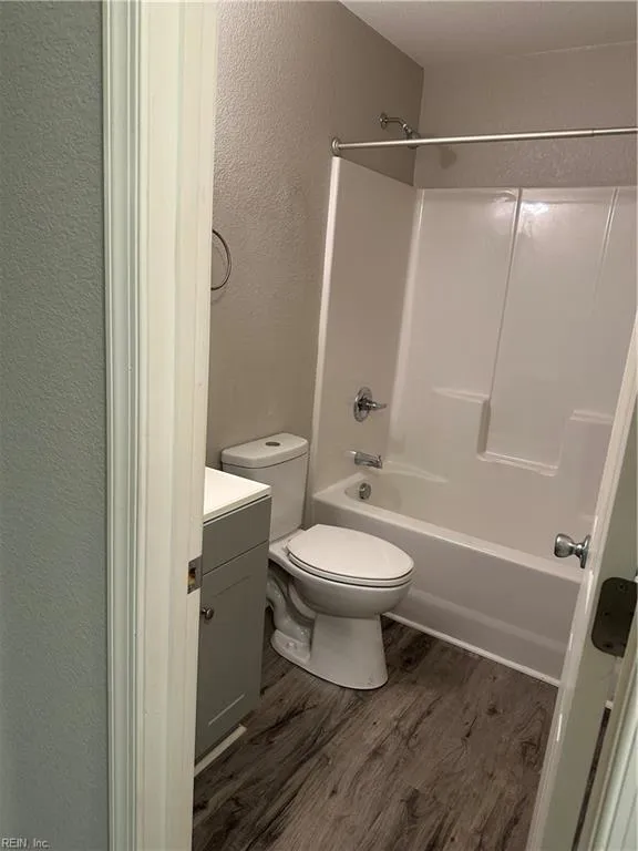 Norfolk, Virginia 23505, United States, 3 Bedrooms Bedrooms, ,2 BathroomsBathrooms,Residential,Pending,7639