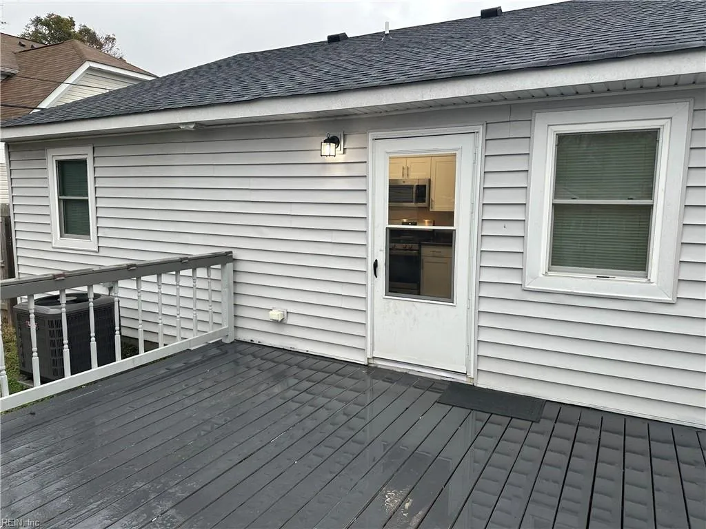Norfolk, Virginia 23505, United States, 3 Bedrooms Bedrooms, ,2 BathroomsBathrooms,Residential,Pending,7639