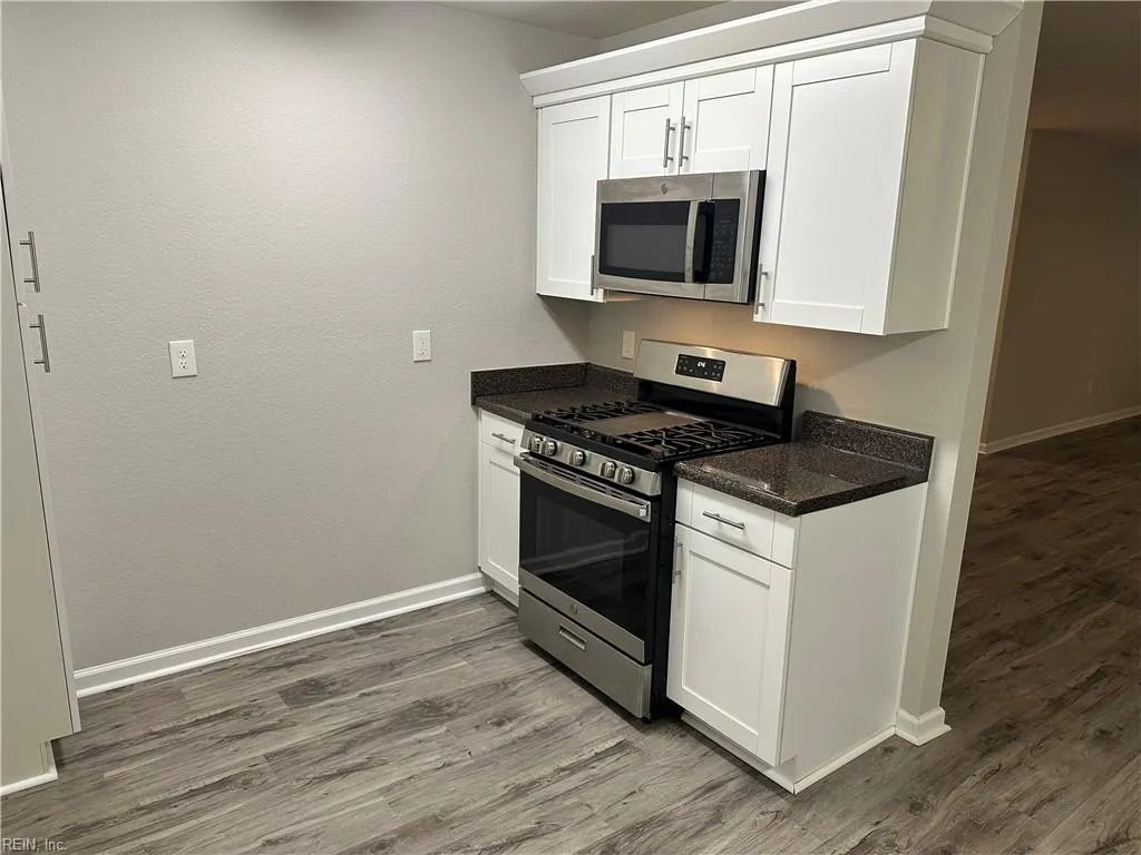 Norfolk, Virginia 23505, United States, 3 Bedrooms Bedrooms, ,2 BathroomsBathrooms,Residential,Pending,7639