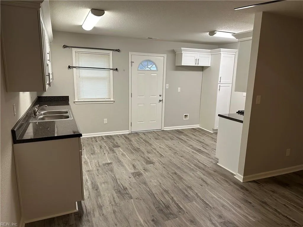 Norfolk, Virginia 23505, United States, 3 Bedrooms Bedrooms, ,2 BathroomsBathrooms,Residential,Pending,7639