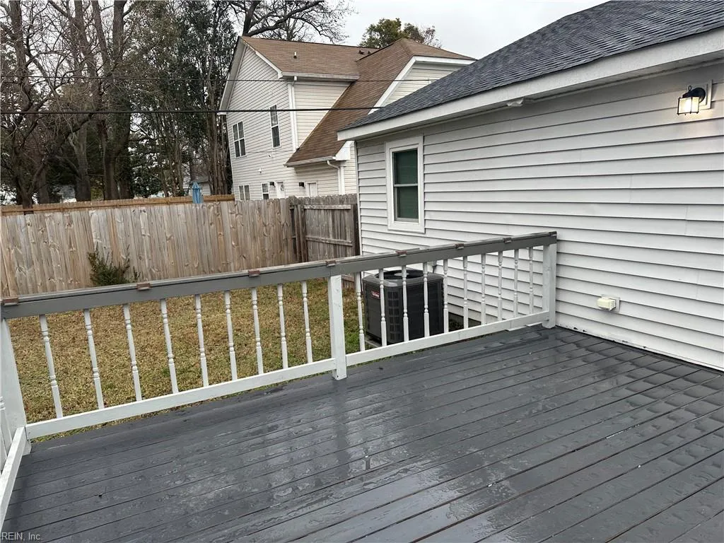Norfolk, Virginia 23505, United States, 3 Bedrooms Bedrooms, ,2 BathroomsBathrooms,Residential,Pending,7639