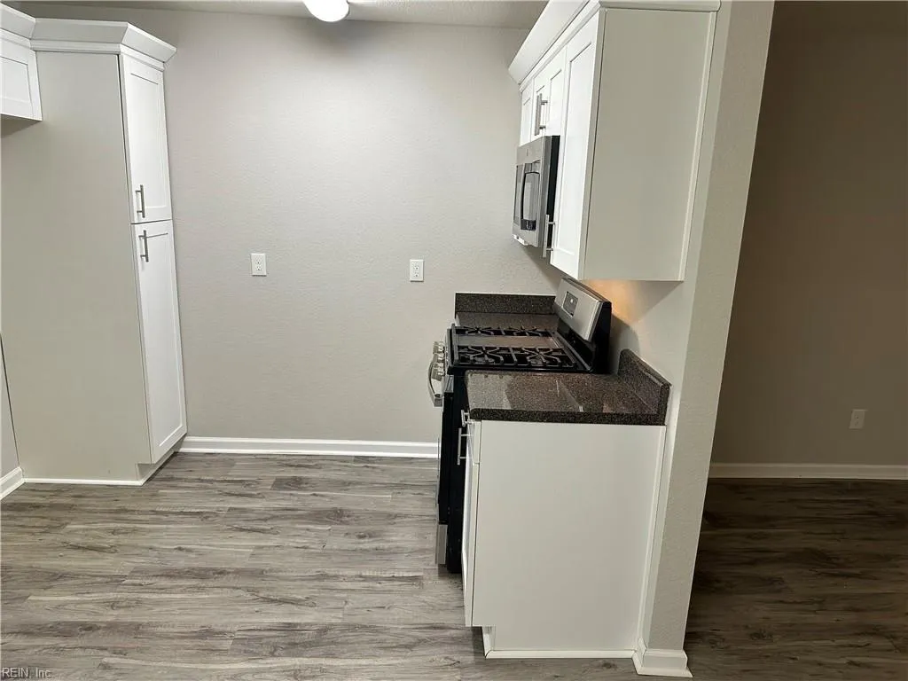 Norfolk, Virginia 23505, United States, 3 Bedrooms Bedrooms, ,2 BathroomsBathrooms,Residential,Pending,7639
