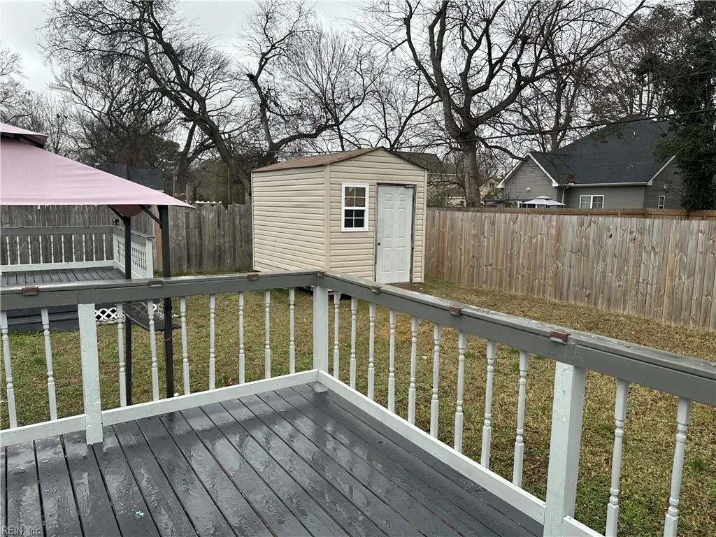 Norfolk, Virginia 23505, United States, 3 Bedrooms Bedrooms, ,2 BathroomsBathrooms,Residential,Pending,7639