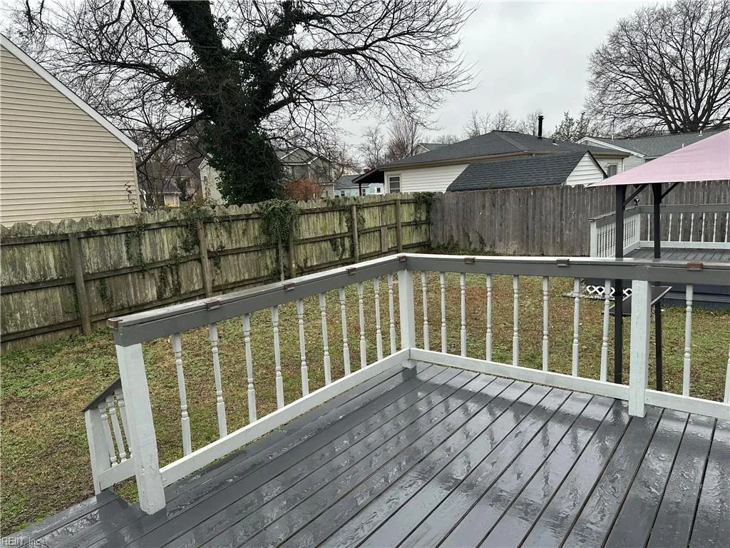 Norfolk, Virginia 23505, United States, 3 Bedrooms Bedrooms, ,2 BathroomsBathrooms,Residential,Pending,7639