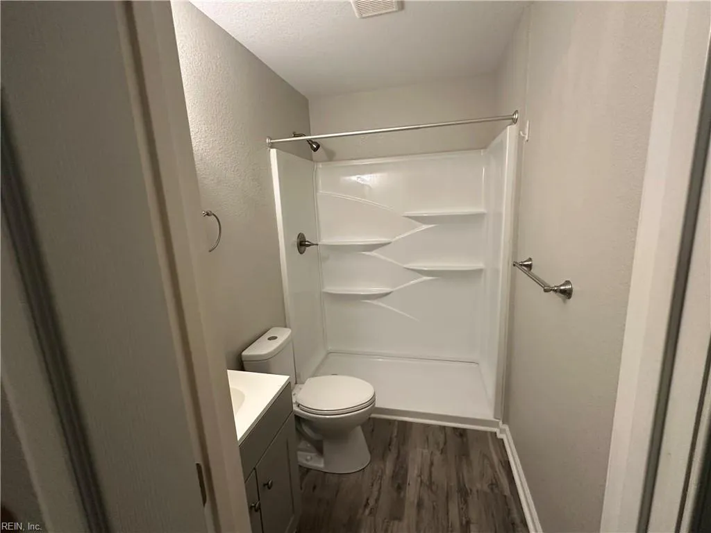 Norfolk, Virginia 23505, United States, 3 Bedrooms Bedrooms, ,2 BathroomsBathrooms,Residential,Pending,7639