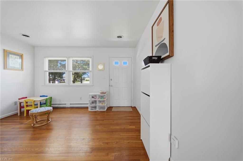 Photo of 910 Thornbriar Court, Hampton, VA 23661 (MLS # 10633461)