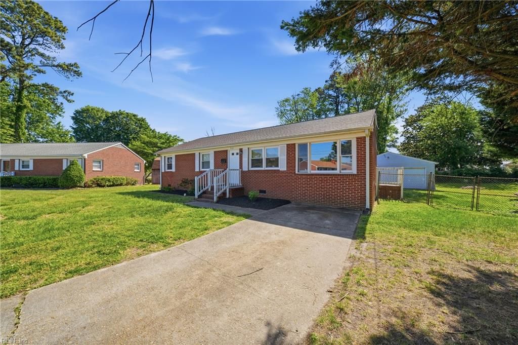 Photo of 910 Thornbriar Court, Hampton, VA 23661 (MLS # 10633461)
