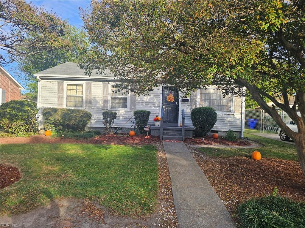 Photo of 7008 University Drive, Norfolk, VA 23513 (MLS # 10659483)
