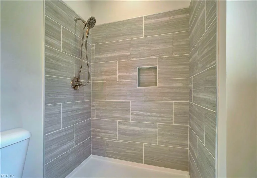 Hampton, Virginia 23664, United States, 5 Bedrooms Bedrooms, ,4 BathroomsBathrooms,Residential,Active,194837