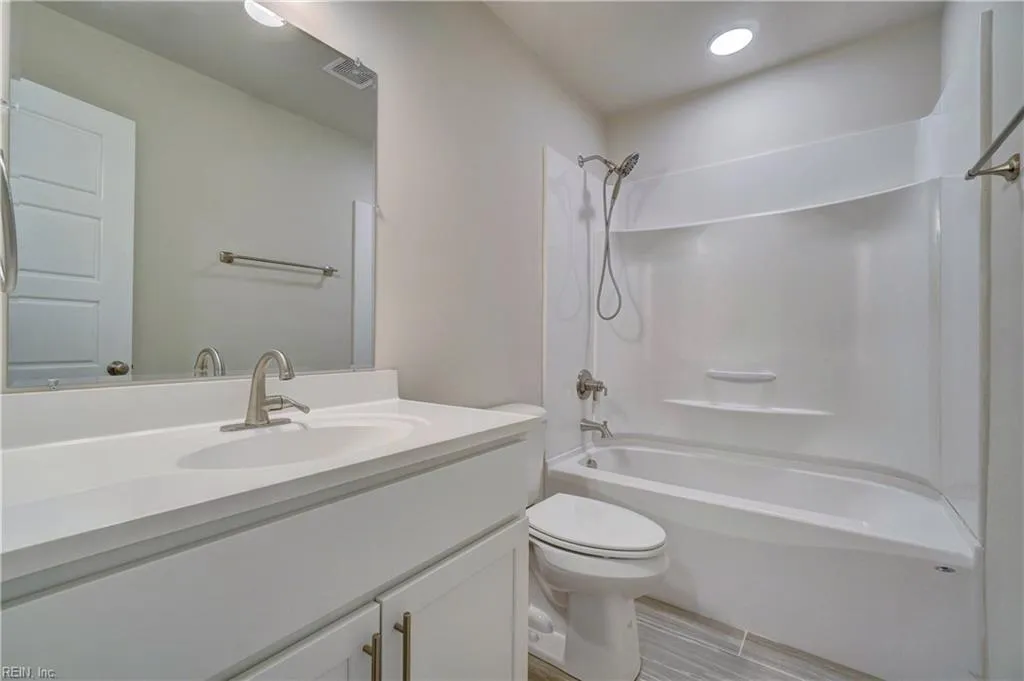 Hampton, Virginia 23664, United States, 5 Bedrooms Bedrooms, ,4 BathroomsBathrooms,Residential,Active,194837