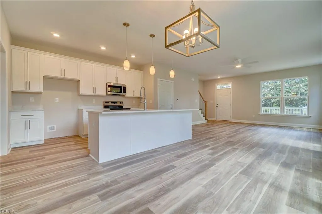 Hampton, Virginia 23664, United States, 5 Bedrooms Bedrooms, ,4 BathroomsBathrooms,Residential,Active,194837