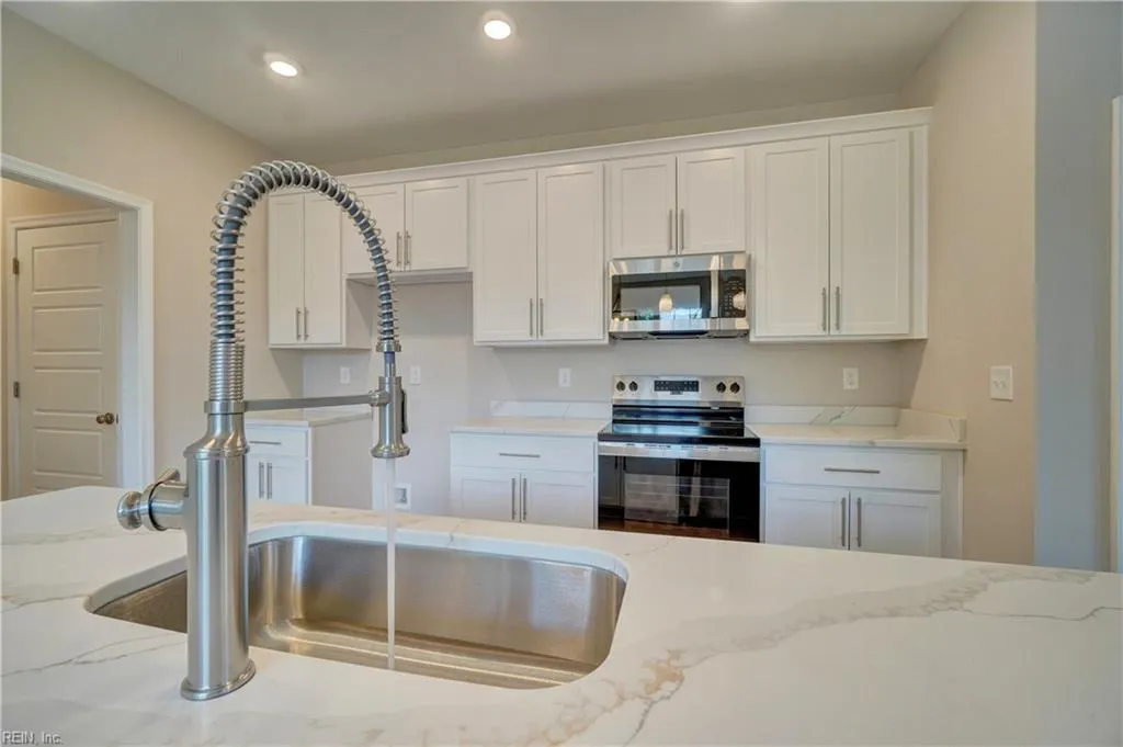 Hampton, Virginia 23664, United States, 5 Bedrooms Bedrooms, ,4 BathroomsBathrooms,Residential,Active,194837