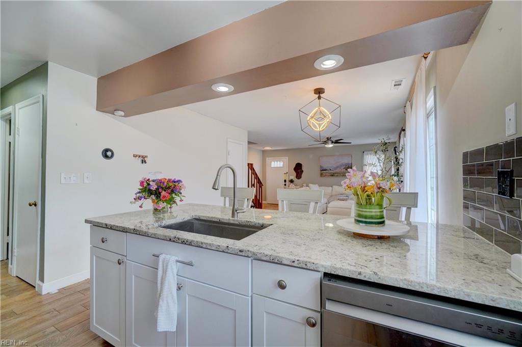100 Castilian DR
