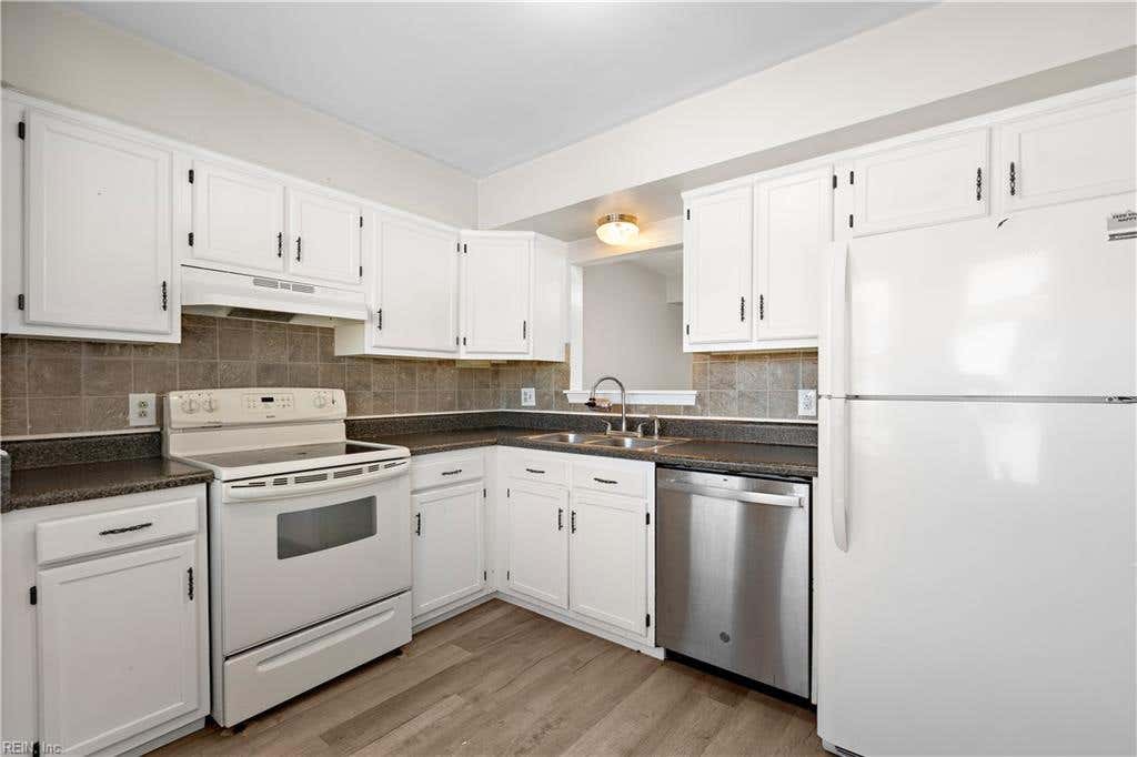 Photo of 5121 Radcliffe Circle, Portsmouth, VA 23703 (MLS # 10648233)