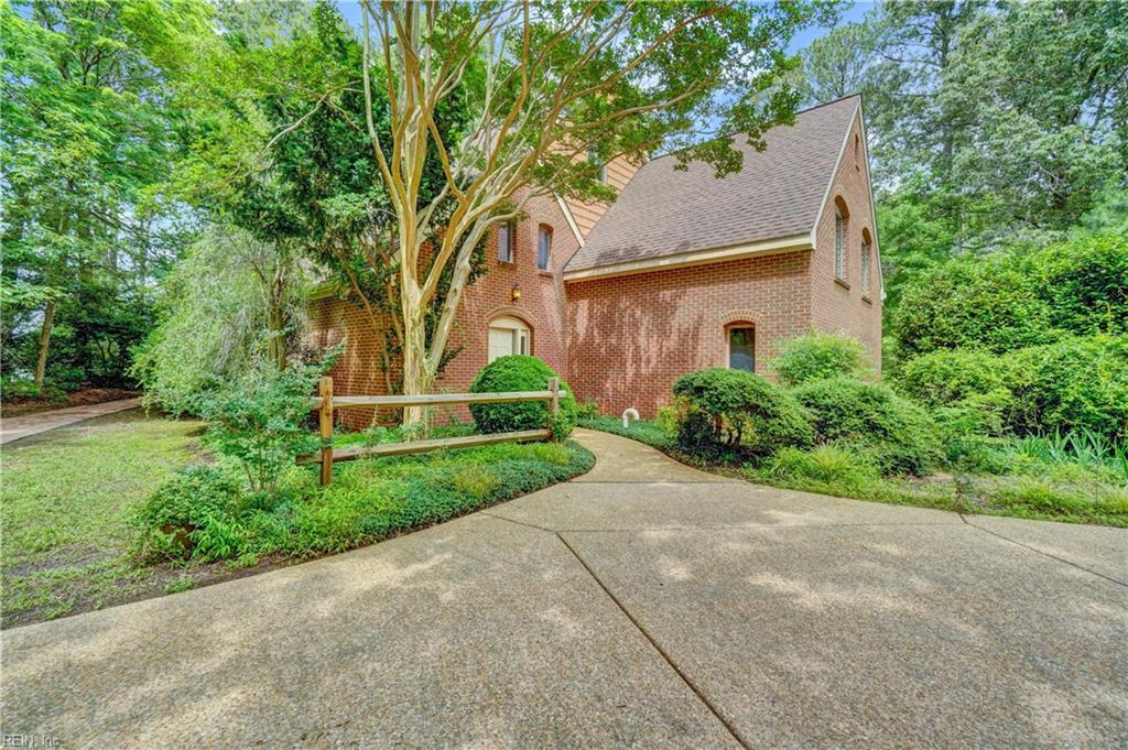 110 Olde Pond LN