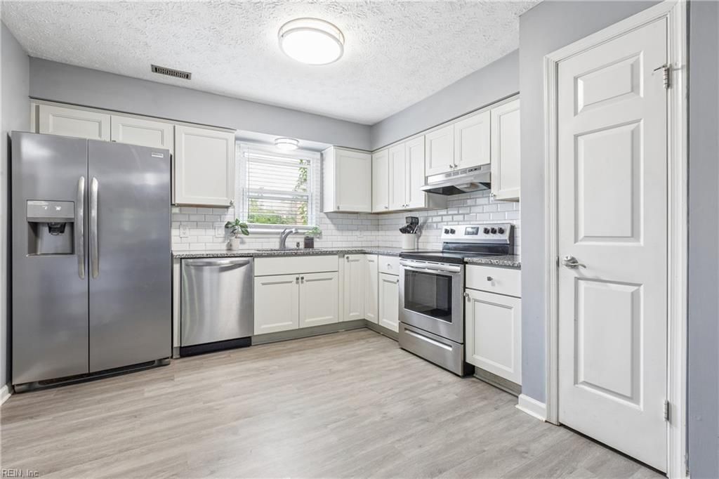Photo of 29 Glascow Way, Hampton, VA 23669 (MLS # 10633685)