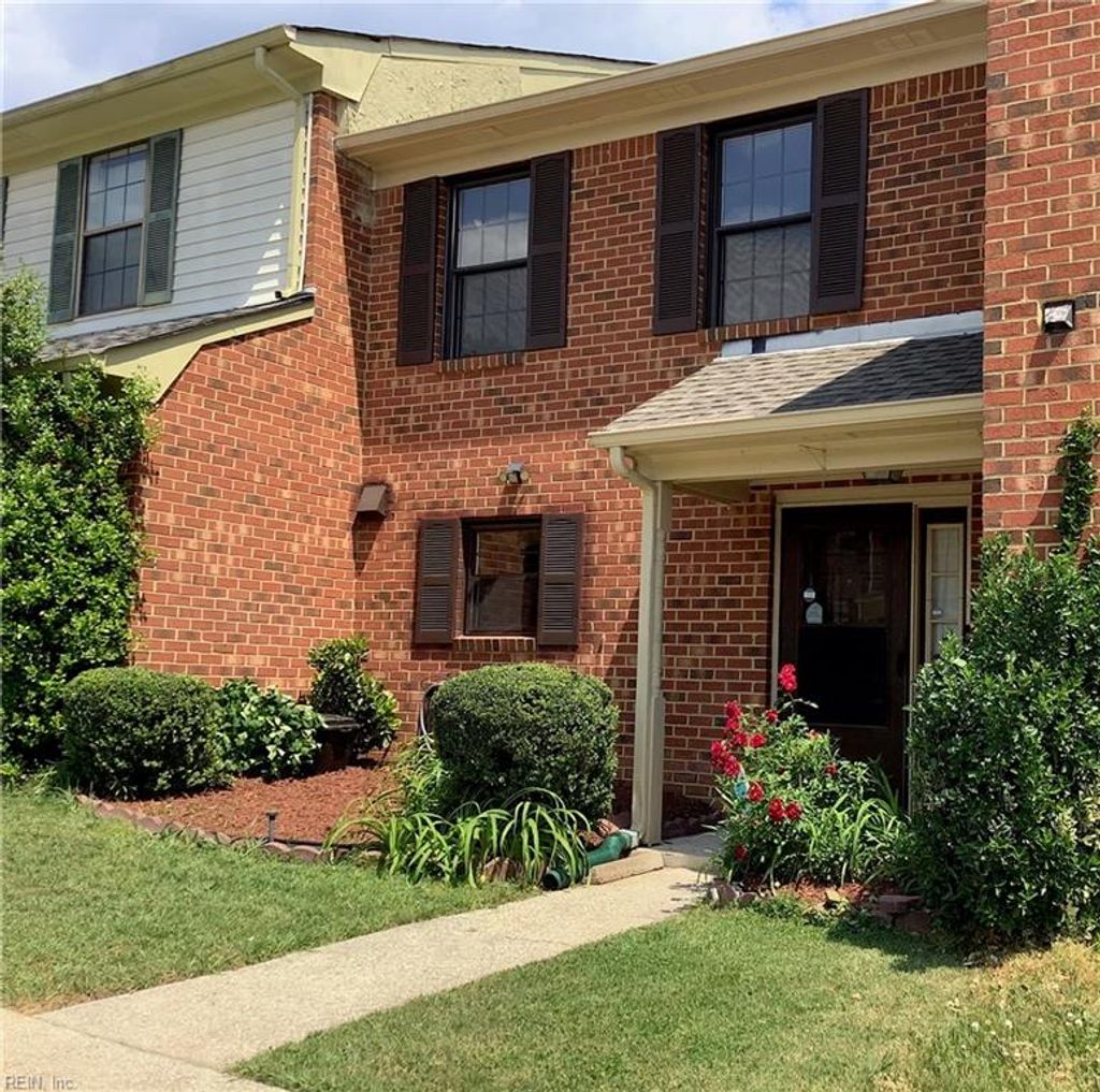 Photo of 301 Civil Court #E, Newport News, VA 23608 (MLS # 10631984)