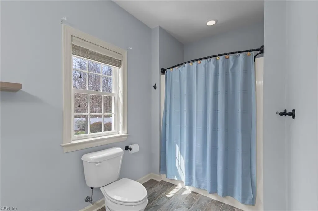 Poquoson, Virginia 23662, United States, 5 Bedrooms Bedrooms, ,4 BathroomsBathrooms,Residential,Active,95222