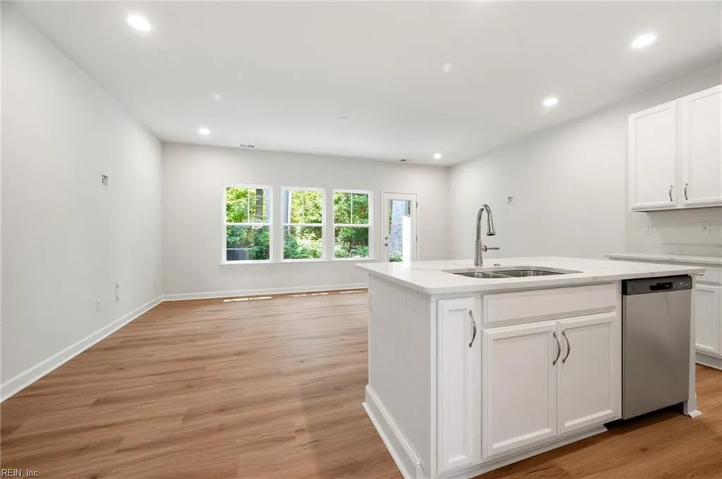 Suffolk, Virginia 23435, United States, 3 Bedrooms Bedrooms, ,3 BathroomsBathrooms,Residential,Pending,200747