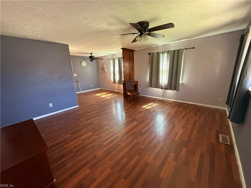 13A Colberts LN