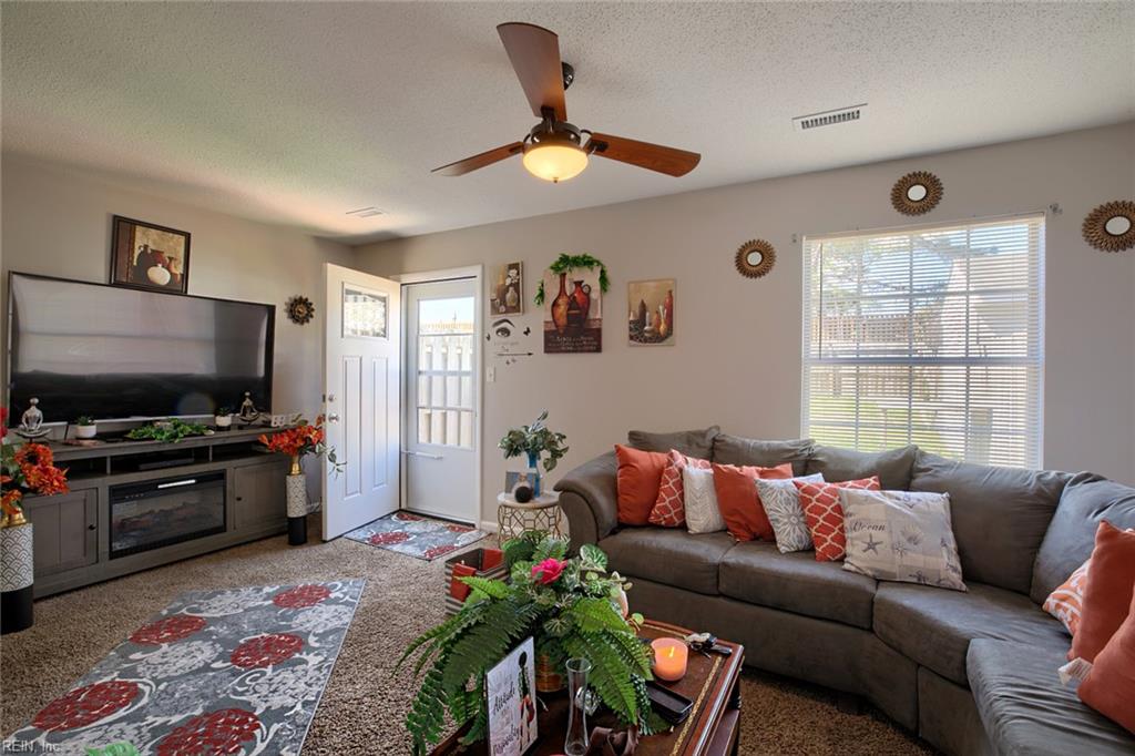 2117 King James CT