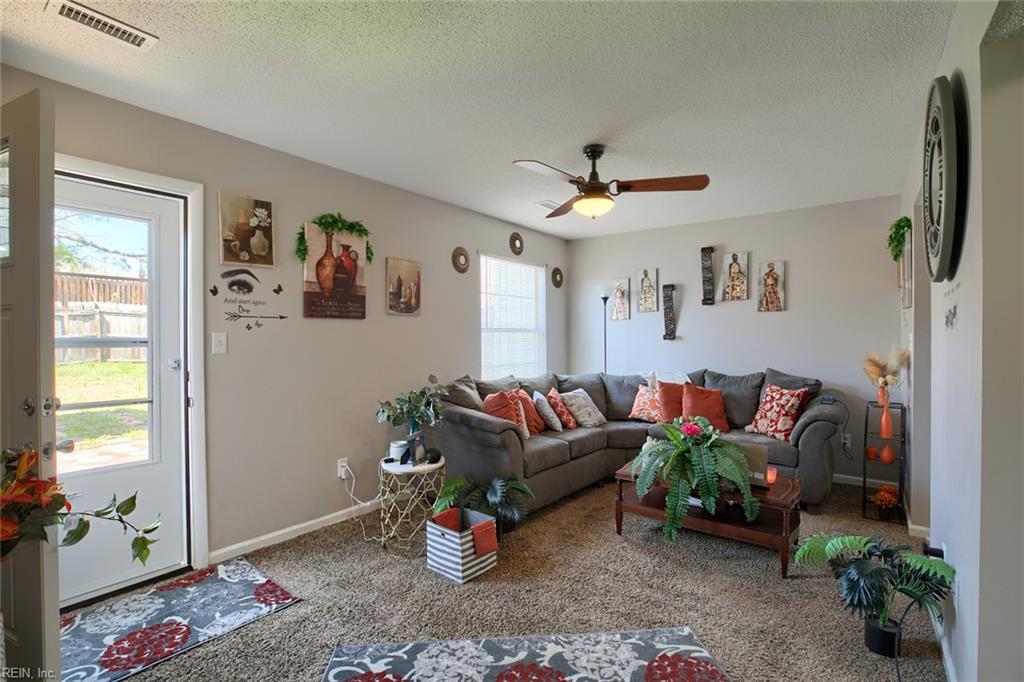 2117 King James CT