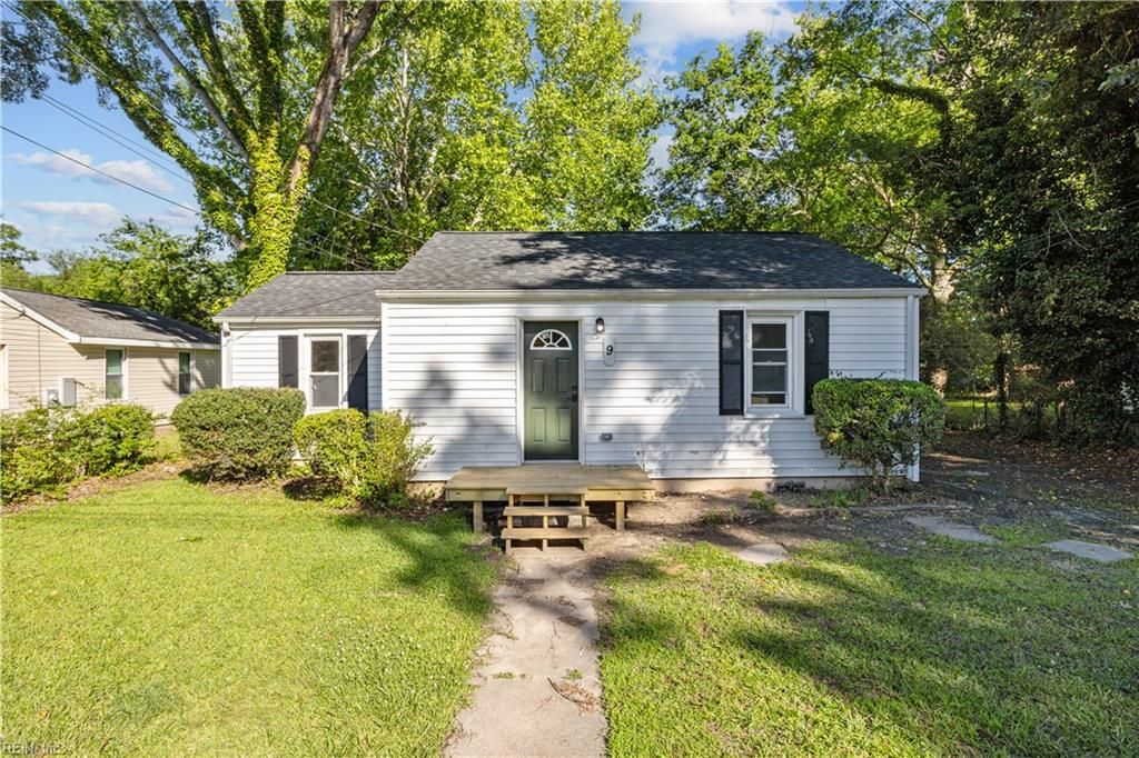 Photo of 9 Pollux Circle, Portsmouth, VA 23701 (MLS # 10637270)