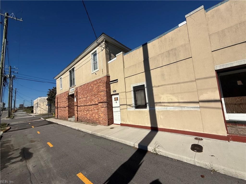 Photo of 2400 Kimball Terrace, Norfolk, VA 23504 (MLS # 10612814)