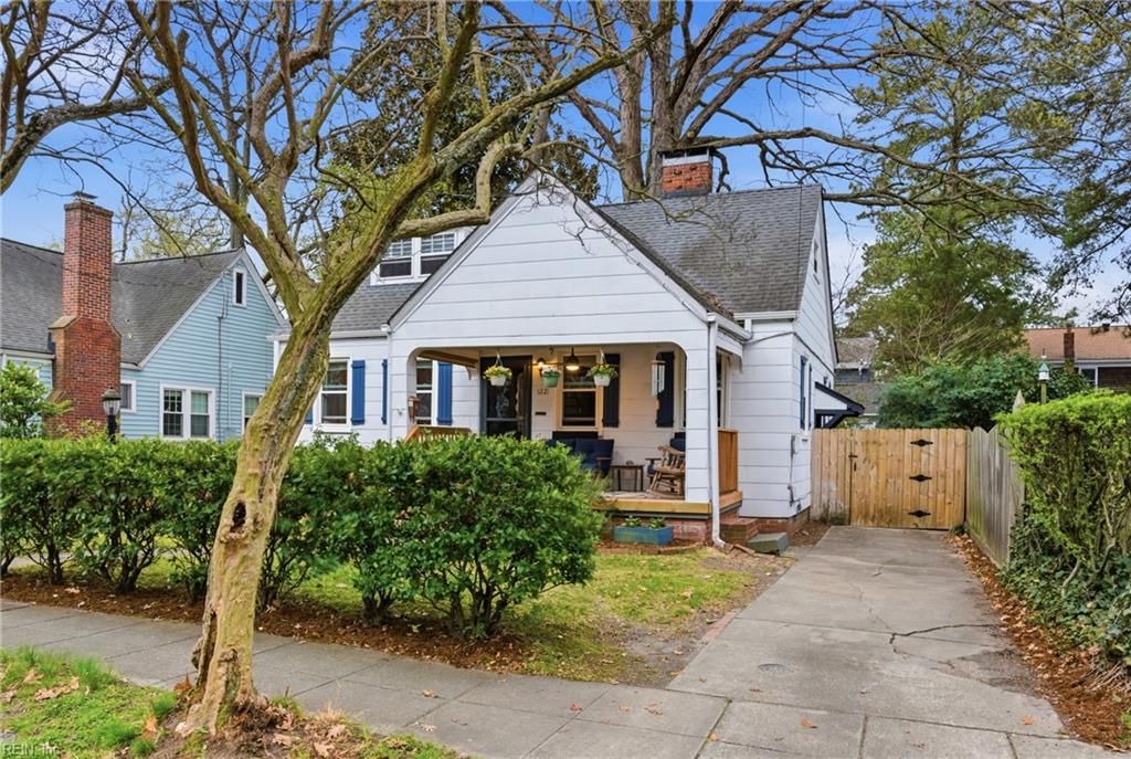 Photo of 1221 Azalea Court, Norfolk, VA 23507 (MLS # 10626690)