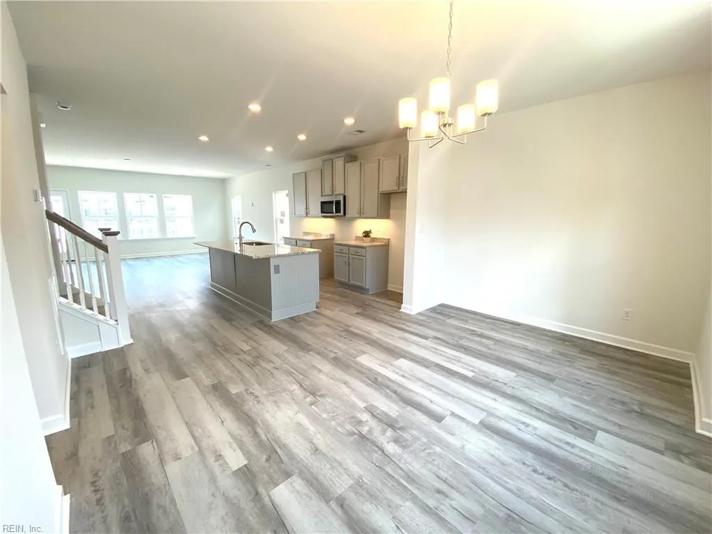 Suffolk, Virginia 23435, United States, 3 Bedrooms Bedrooms, ,3 BathroomsBathrooms,Residential,Pending,51064