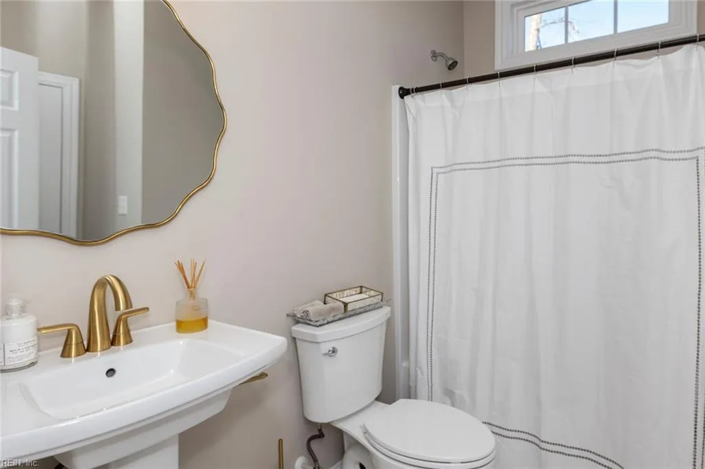 Virginia Beach, Virginia 23455, United States, 5 Bedrooms Bedrooms, ,4 BathroomsBathrooms,Residential,Pending,23899