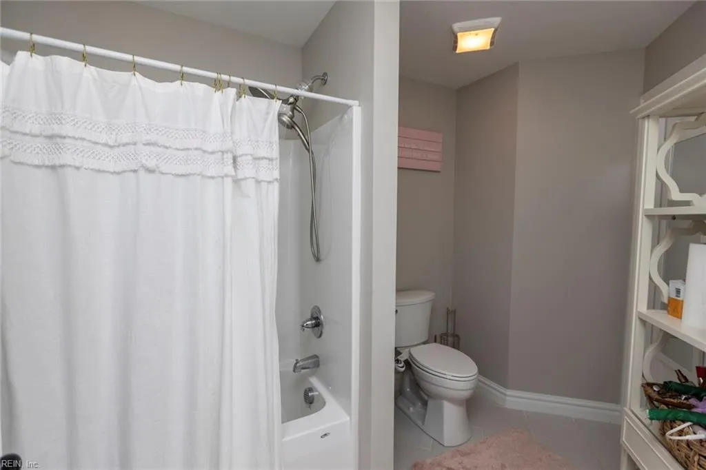 Virginia Beach, Virginia 23455, United States, 5 Bedrooms Bedrooms, ,4 BathroomsBathrooms,Residential,Pending,23899