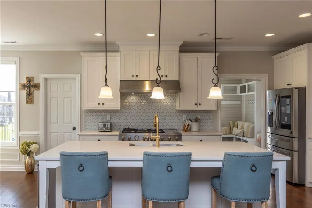 Virginia Beach, Virginia 23455, United States, 5 Bedrooms Bedrooms, ,4 BathroomsBathrooms,Residential,Pending,23899