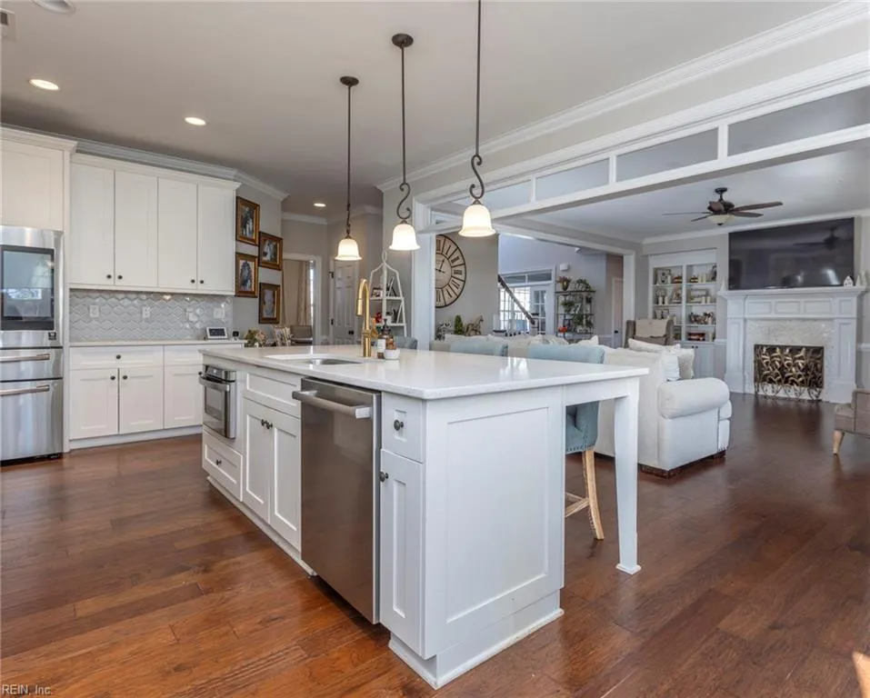 Virginia Beach, Virginia 23455, United States, 5 Bedrooms Bedrooms, ,4 BathroomsBathrooms,Residential,Pending,23899